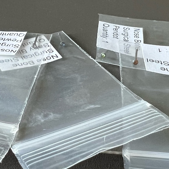 Set of 7 nose studs - Picture 2 of 3